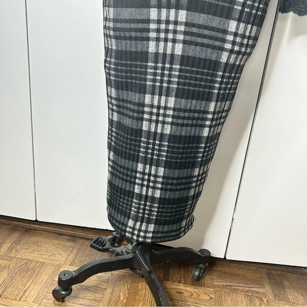 Venus Plaid Bodycon Maxi Dress - Picture 4 of 11